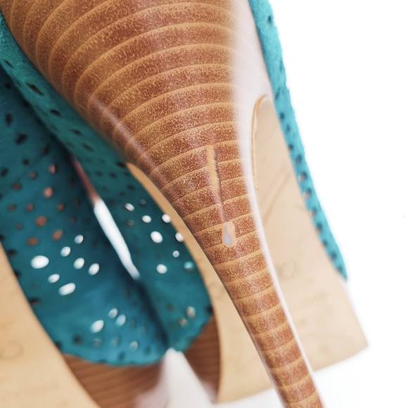 ENZO ANGIOLINI Sully9 teal perforated suede stiletto heel peep-toe pumps - Picture 10 of 14